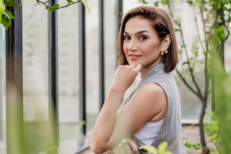 Ensaio Corporativo e feminino de Monize Foss